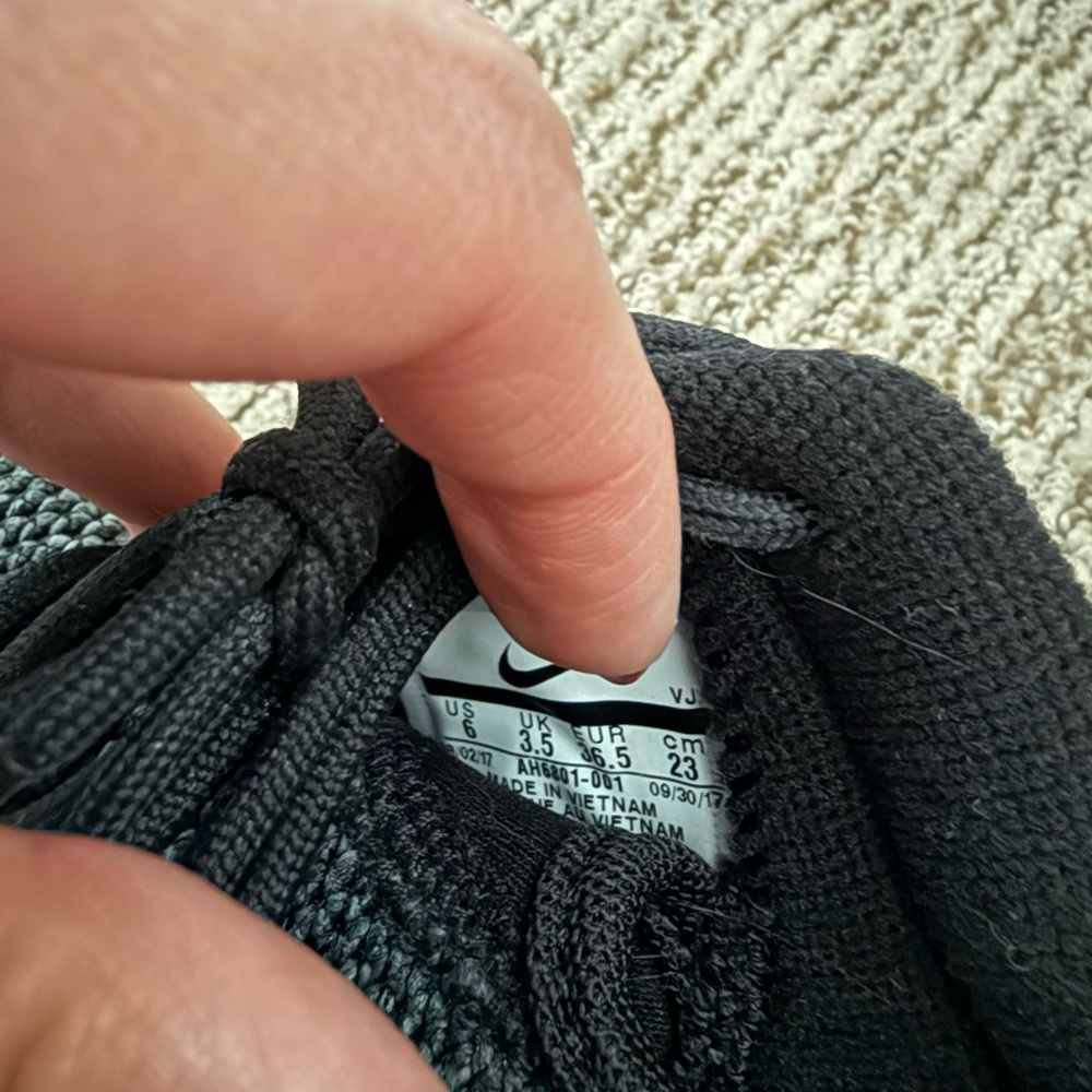 Nikes - Picture 3 of 6